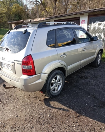 Hyundai Tucson cena 17500 przebieg: 227700, rok produkcji 2008 z Debrzno małe 301